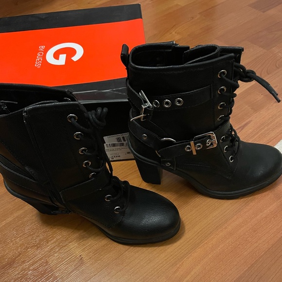 SOLD Heeled zip up combat moto GUESS boots with laces… new with box - Picture 5 of 5